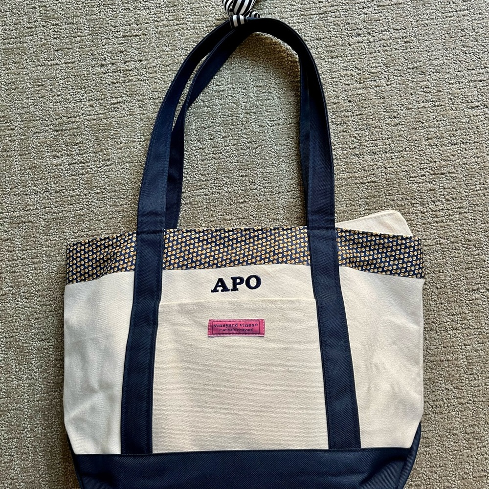Vineyard Vines Acorn Classic Tote Bag with APO Monogram